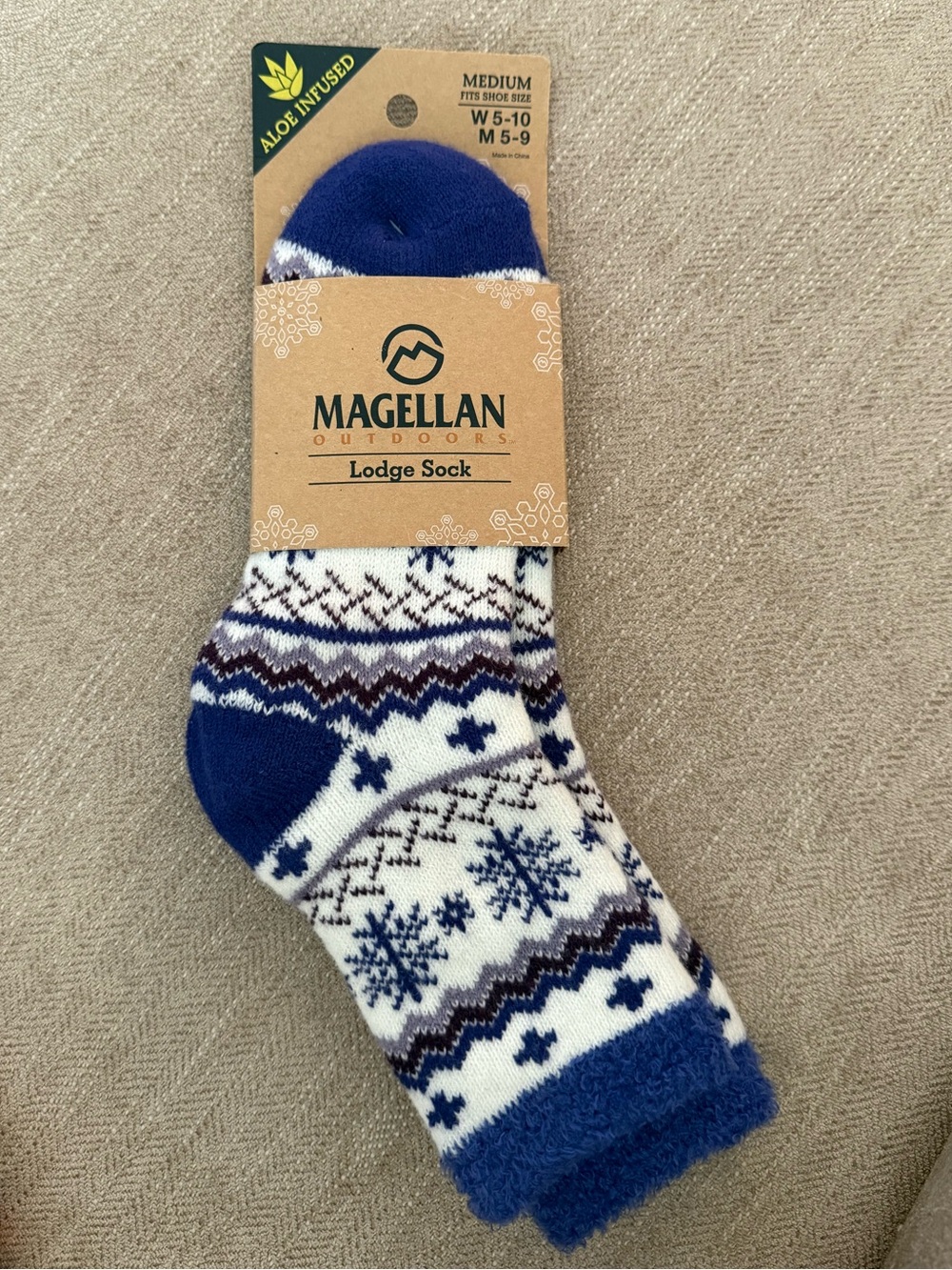 Magellan Outdoors Blue & White Fair Isle Lodge Socks - Medium - Aloe Infused